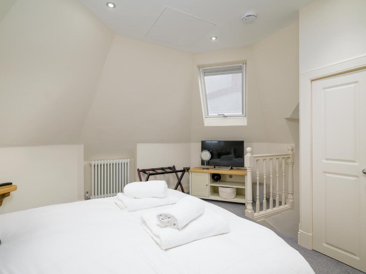 Pass The Keys Historic Ramsay Garden Apt With Balcony Views إدنبرة المظهر الخارجي الصورة