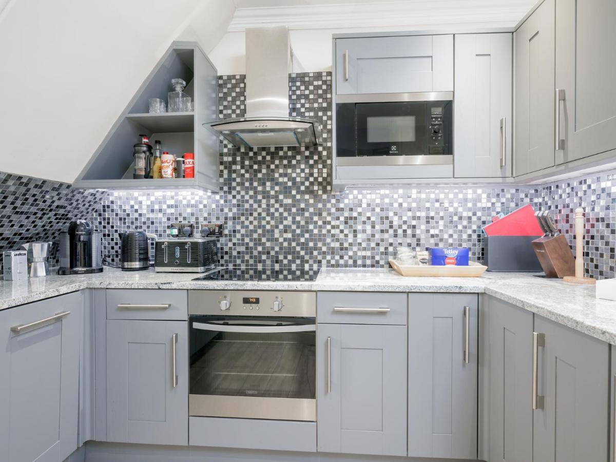 Pass The Keys Historic Ramsay Garden Apt With Balcony Views إدنبرة المظهر الخارجي الصورة